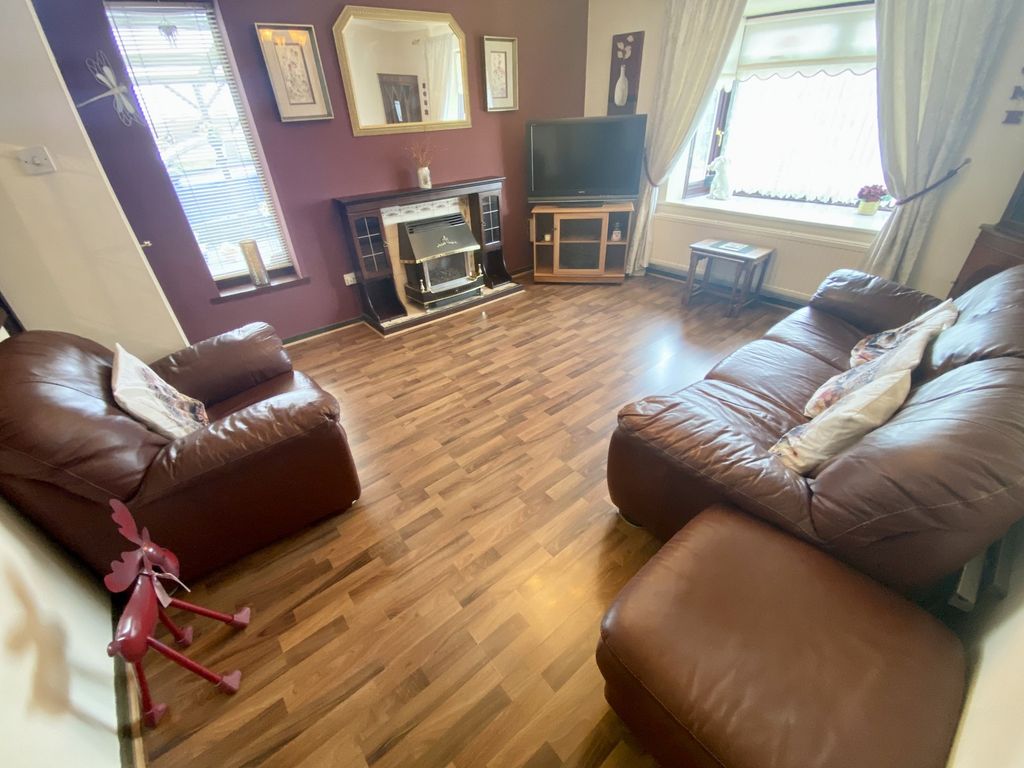 Property photo 2 of 11 Lounge