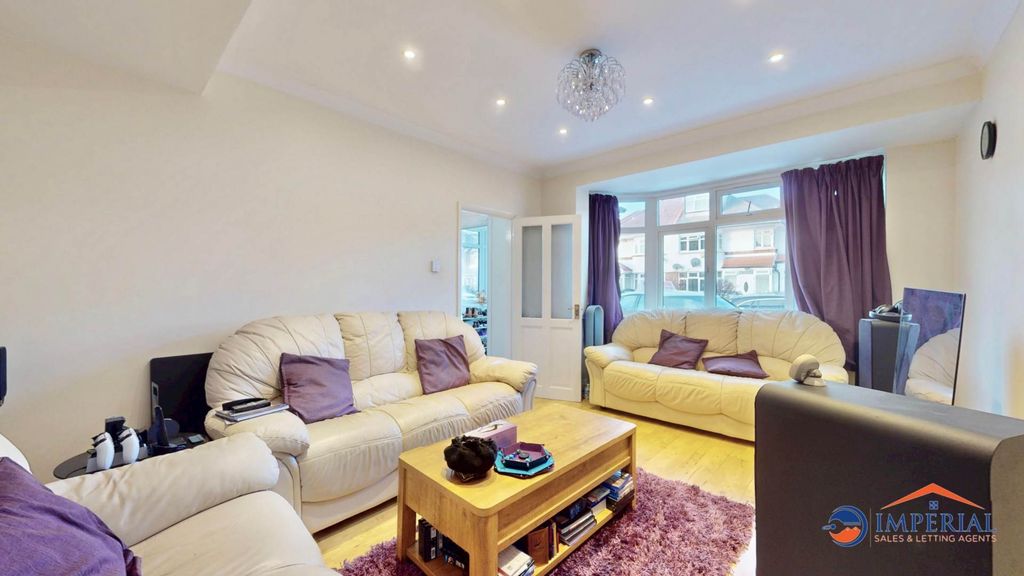 Property photo 3 of 27