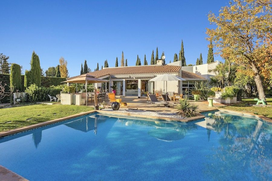 Property photo 1 of 16