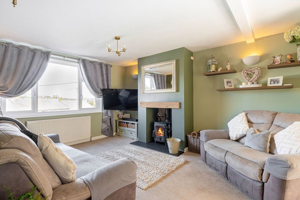 Property photo 2 of 33