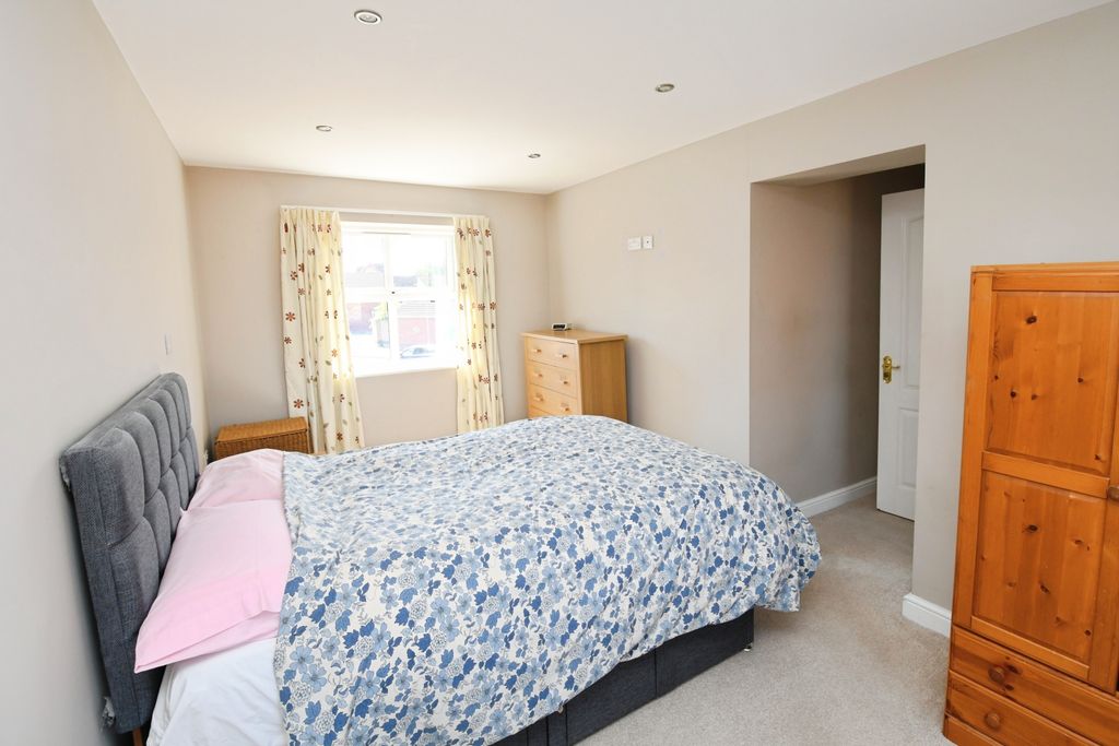 Property photo 3 of 12 Bedroom 1