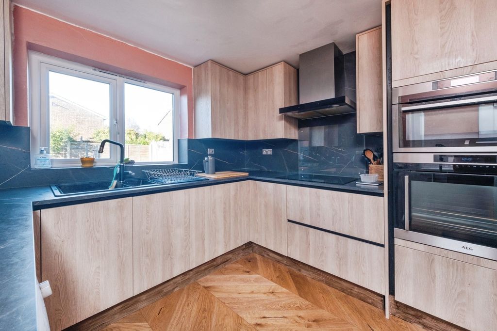 Property photo 2 of 20 Pbox-Img.Jpg