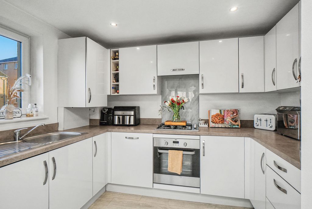 Property photo 3 of 14 Property Image 3