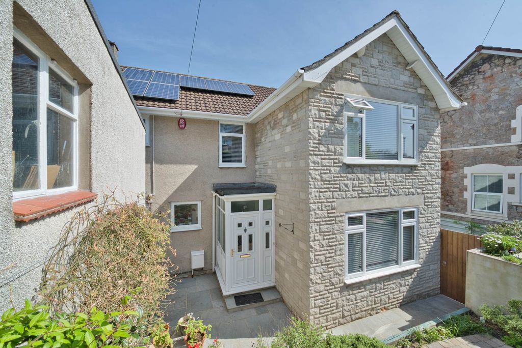 Property photo 2 of 33