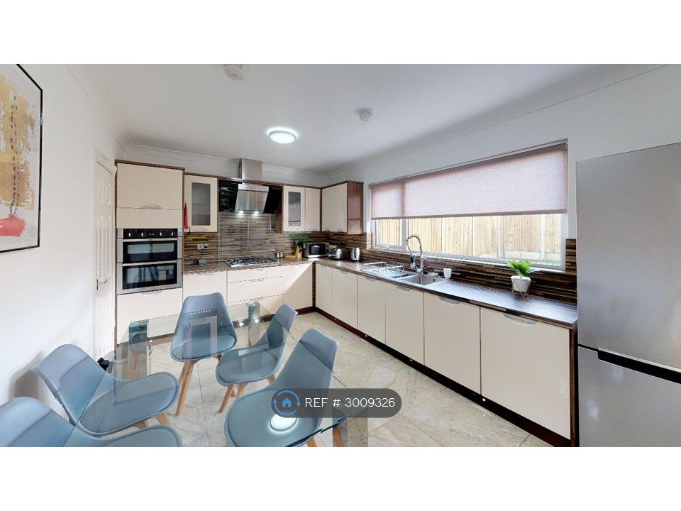 Property photo 2 of 14 Kitchen