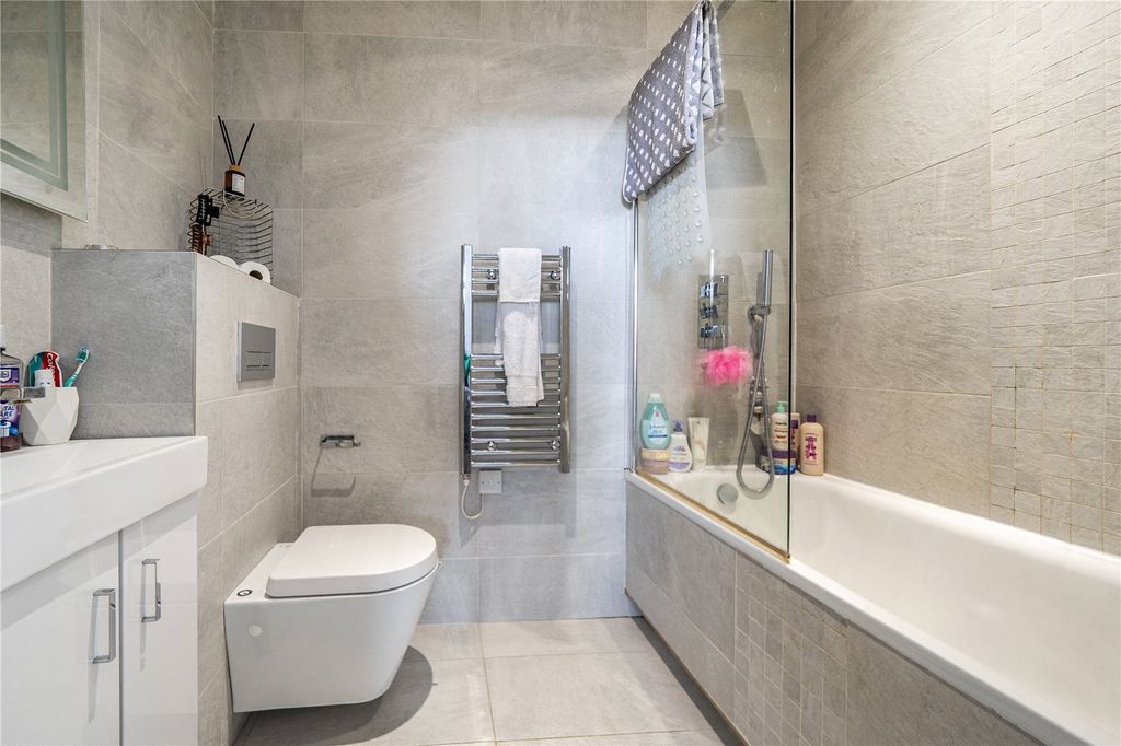 Property photo 3 of 15 Bathroom