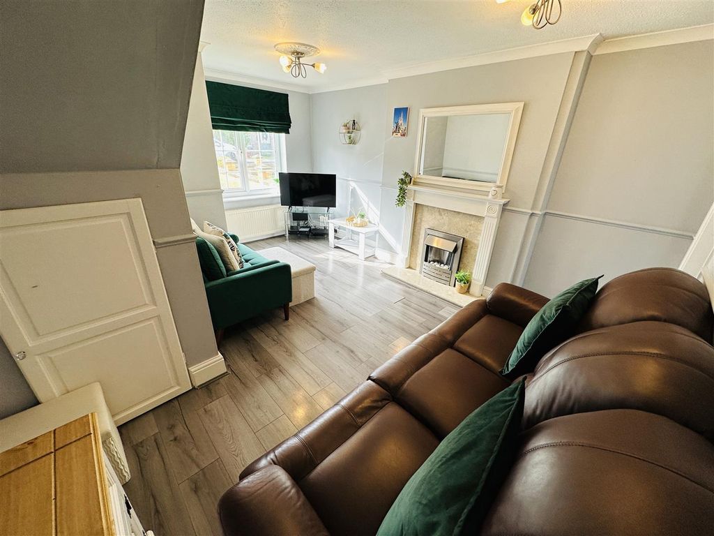 Property photo 3 of 22 Lounge1.Jpg