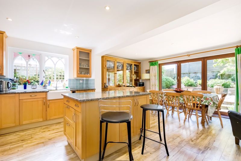 Property photo 3 of 23 Kitchen/Breakfast Room