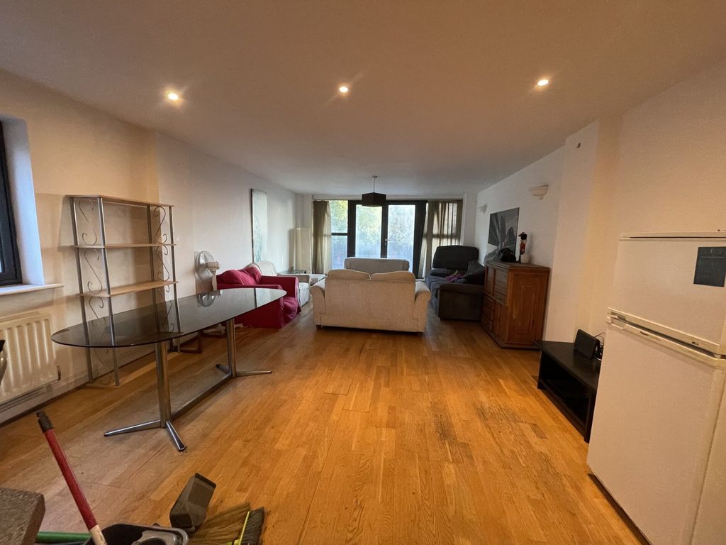 Property photo 3 of 11