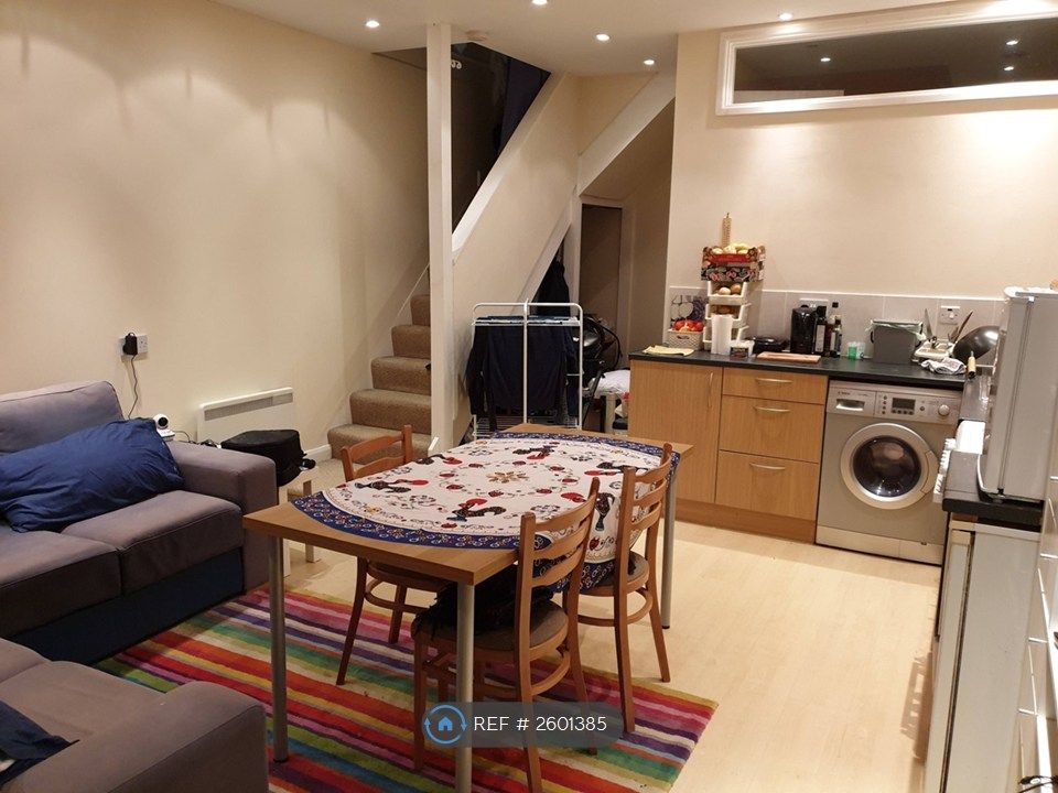 Property photo 3 of 12 Living/Kitchen