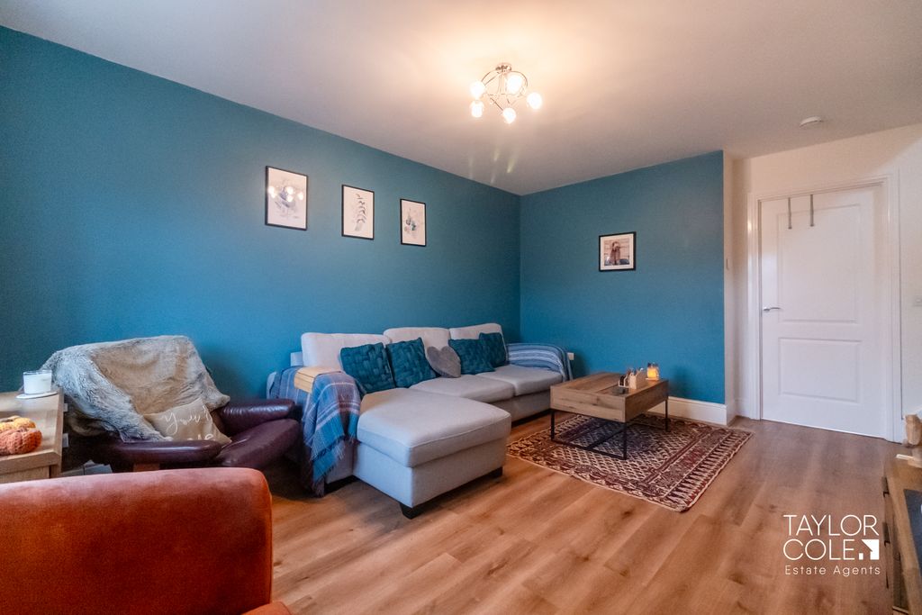 Property photo 2 of 27