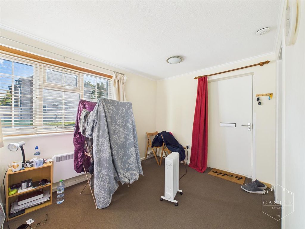 Property photo 2 of 6 Living/Bedroom