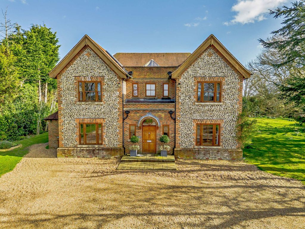 Property photo 2 of 18 Picdown