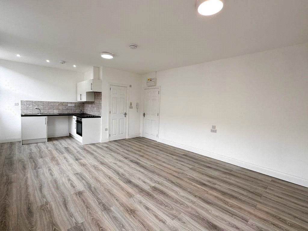 Property photo 3 of 7 Studio Apartment