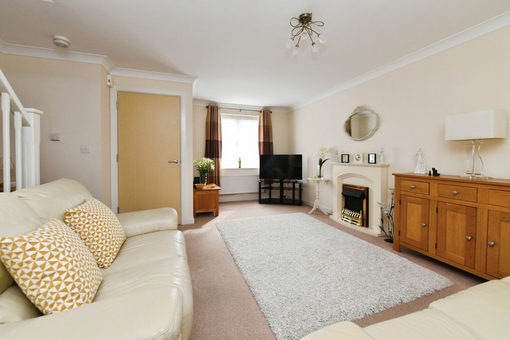 Property photo 2 of 17 Lounge