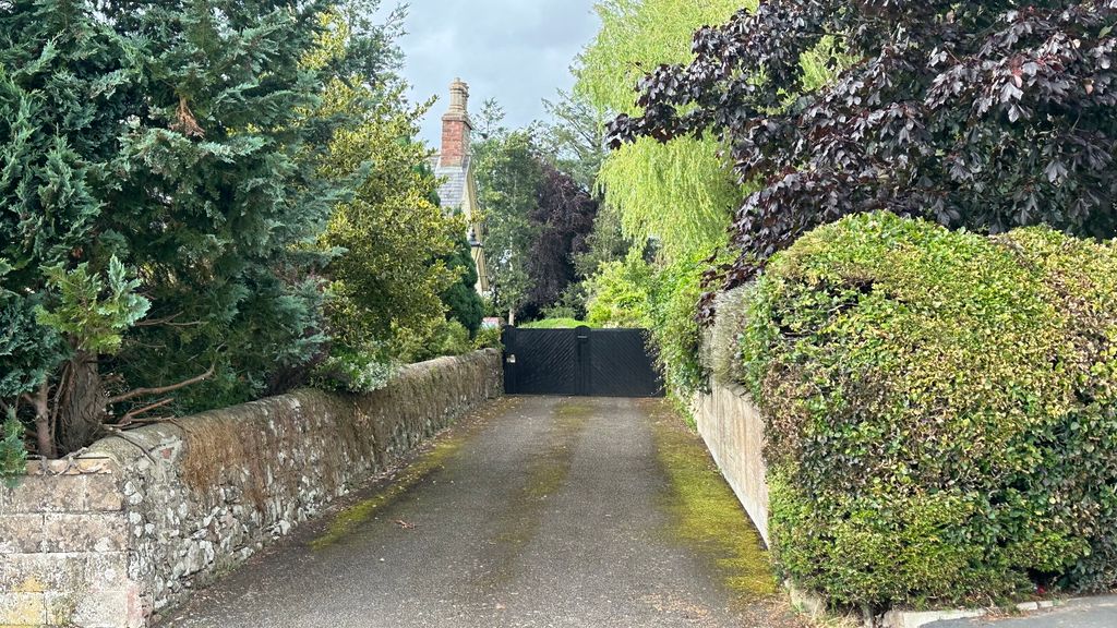 Property photo 3 of 34