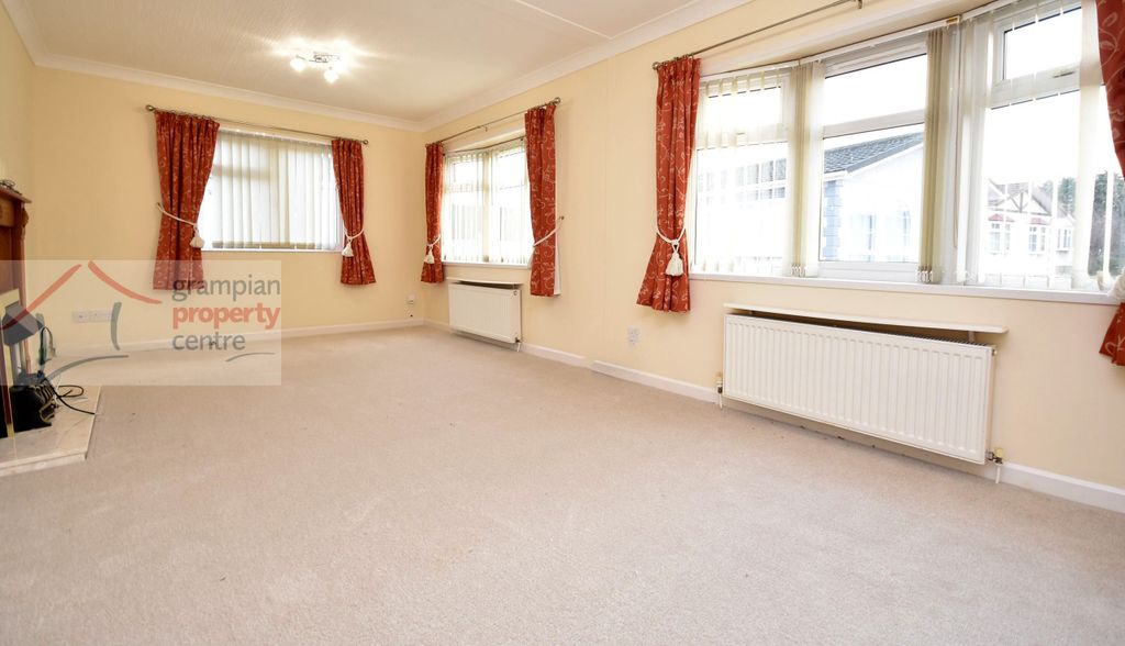 Property photo 2 of 19 Lounge.Jpg