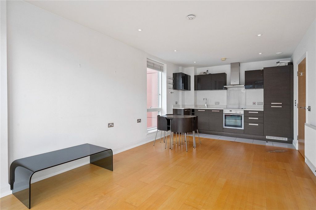 Property photo 2 of 12 Reception/Kitchen