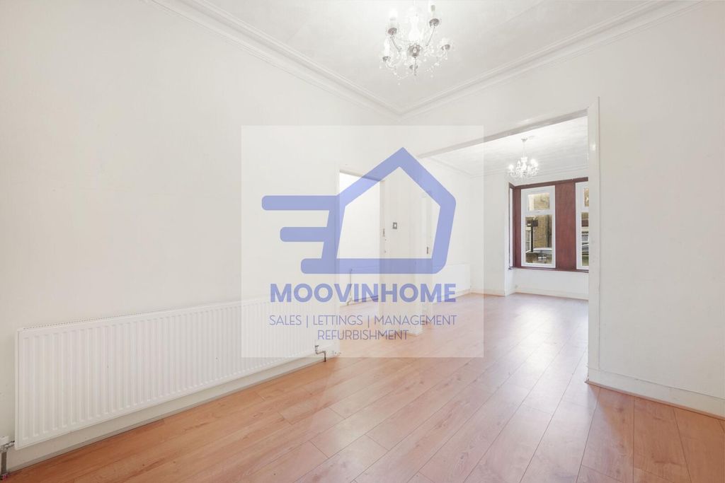 Property photo 3 of 13 Through Lounge