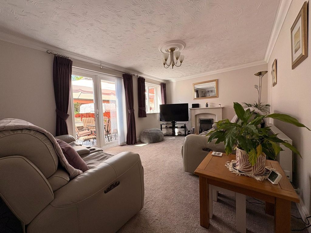 Property photo 3 of 34 Picture No. 06