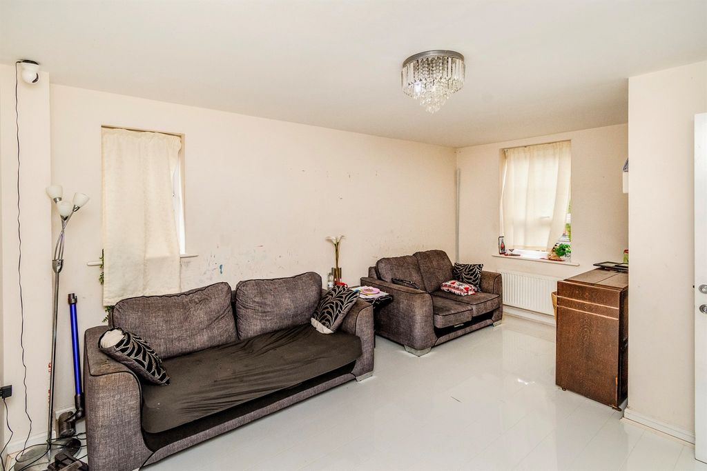 Property photo 2 of 14