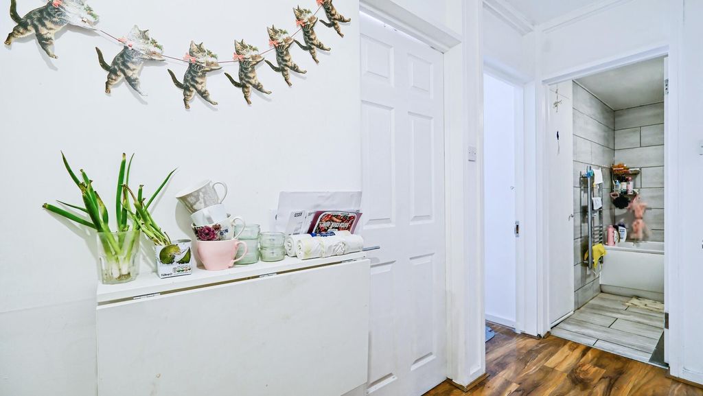 Property photo 3 of 12 Hallway
