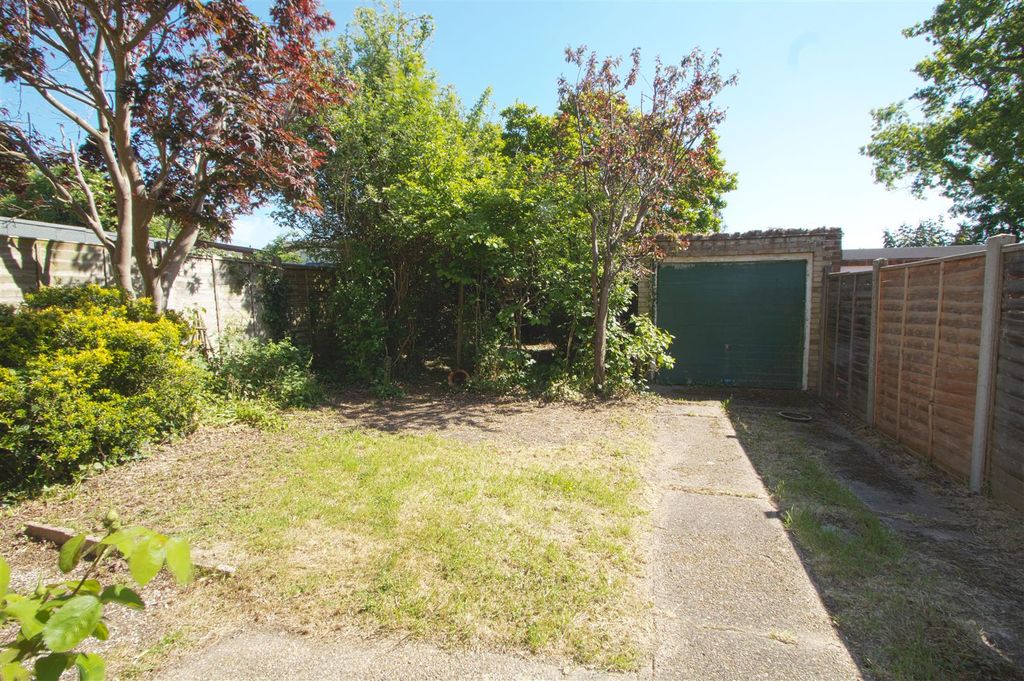 Property photo 3 of 12 Garage.Jpg