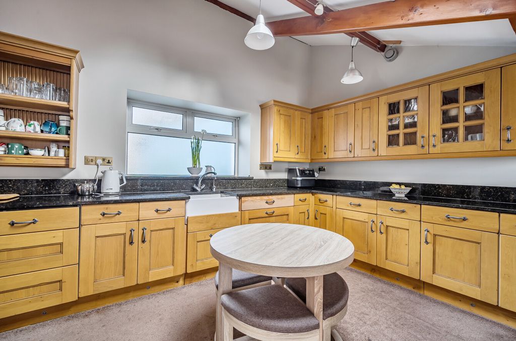 Property photo 3 of 26 1394639-14-6985d3...