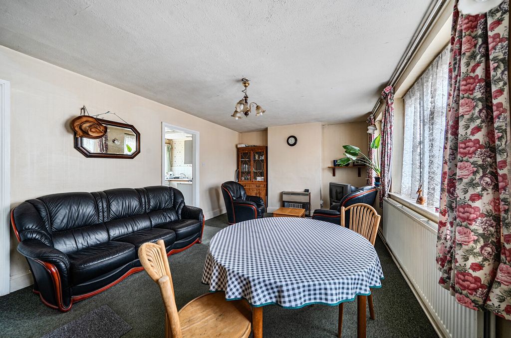 Property photo 3 of 10 Sitting Room