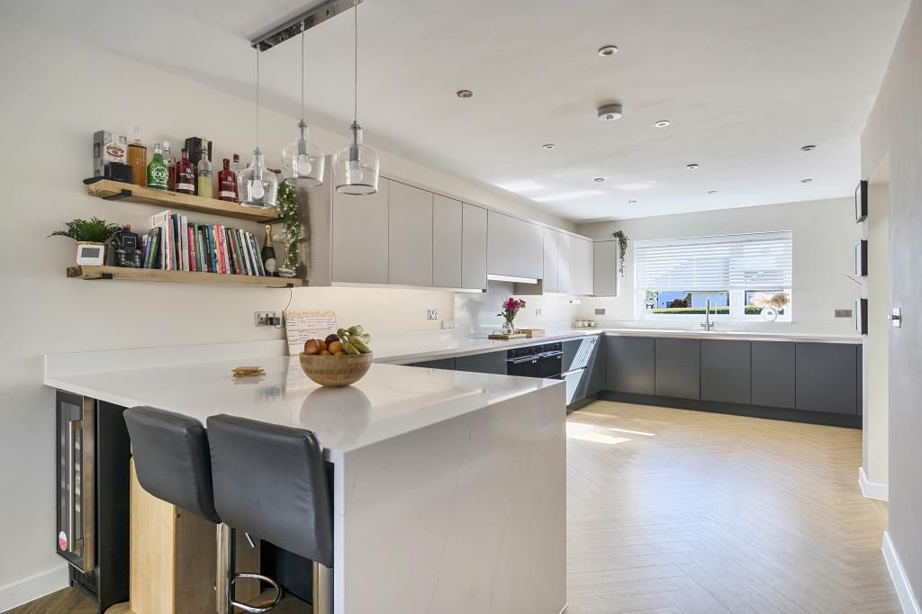 Property photo 1 of 21 Kitchen