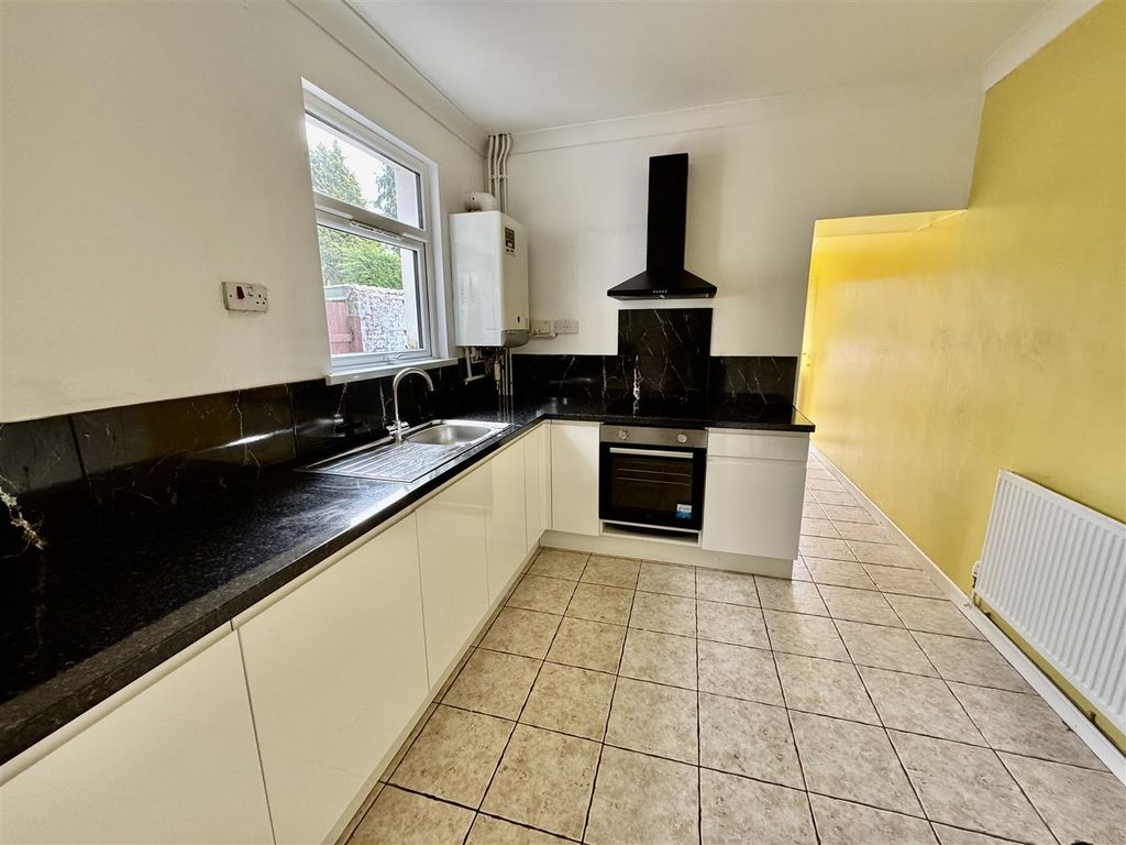 Property photo 3 of 15 Kitchen