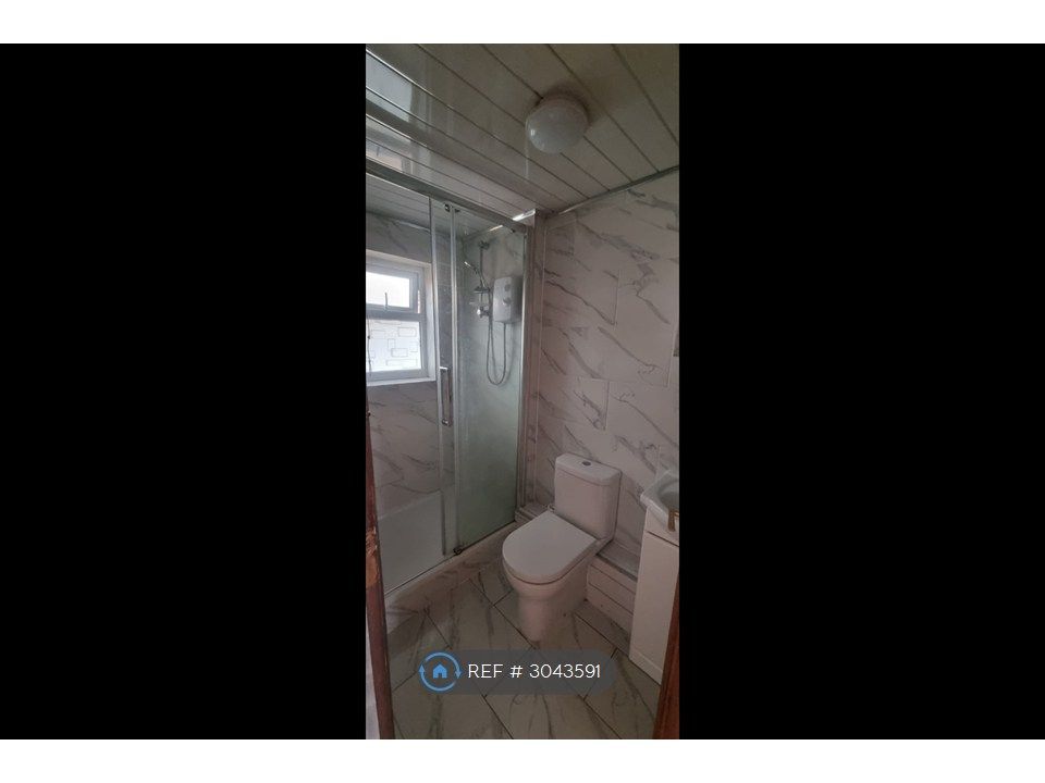Property photo 3 of 12 Bathroom