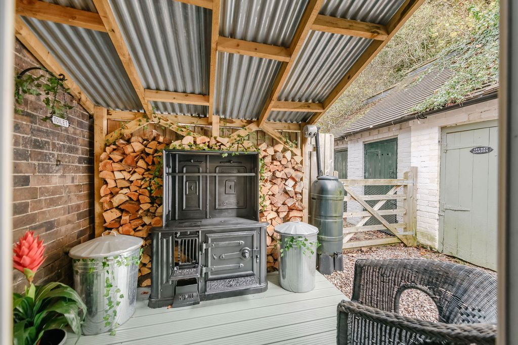 Property photo 2 of 22