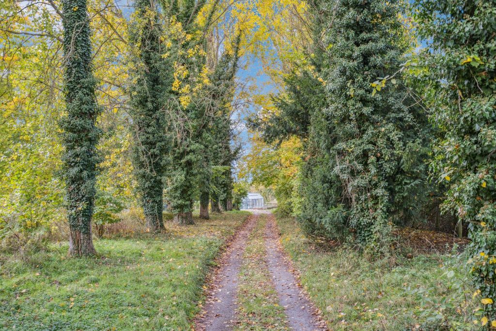 Property photo 3 of 39