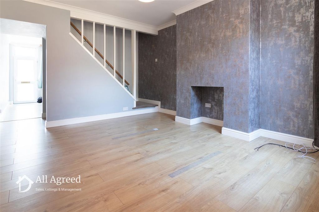 Property photo 3 of 11 Dining Room