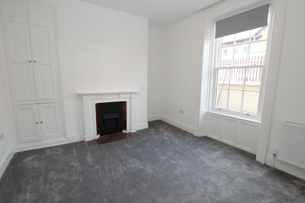 Property photo 3 of 20 Living Room