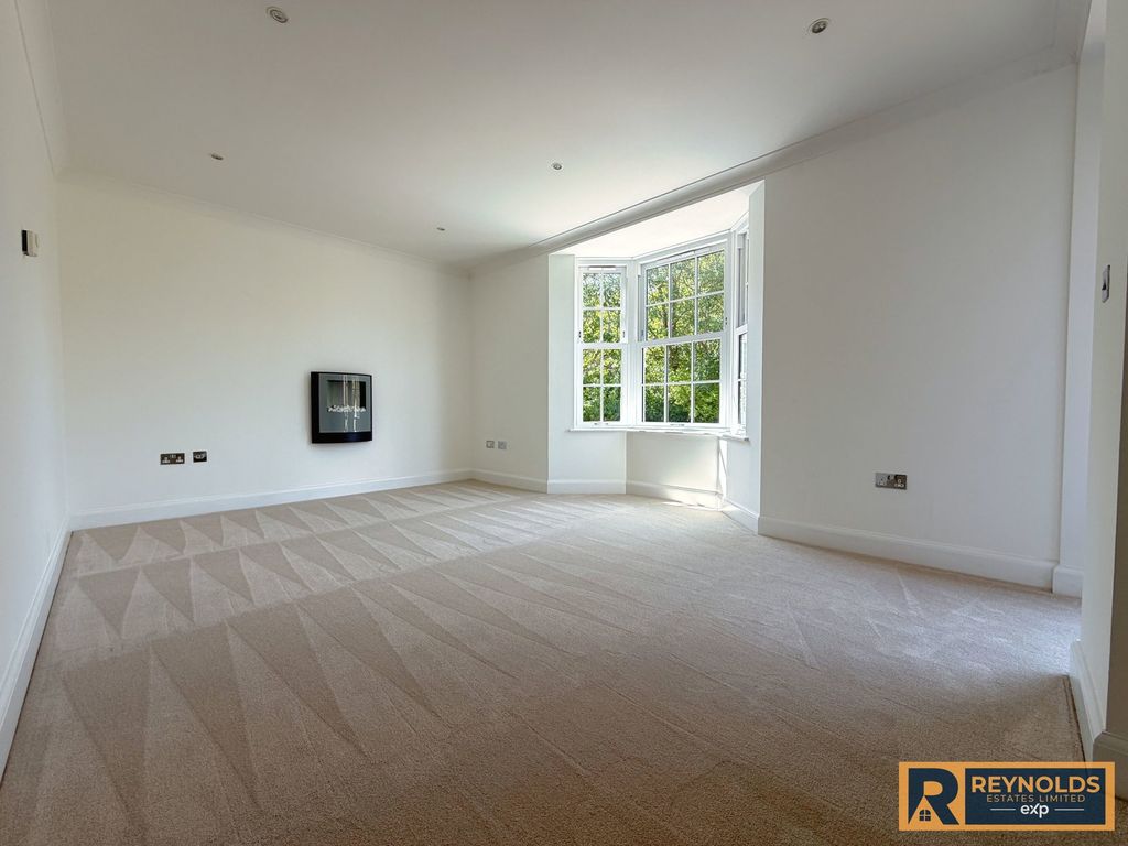 Property photo 3 of 24