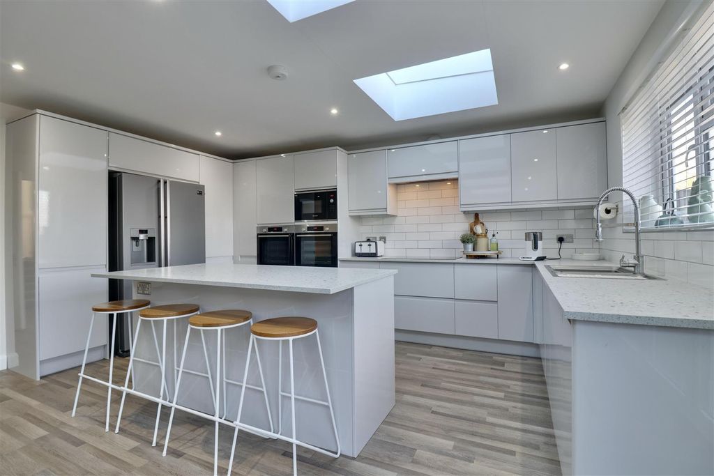 Property photo 2 of 19 E5302888-C40E-4Fef-B4A1-78Ddfaf5D856_1_201_A.Jpeg