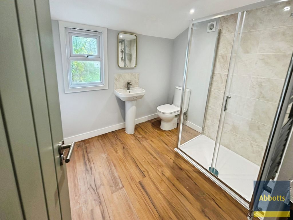 Property photo 3 of 5 Family Bathroom