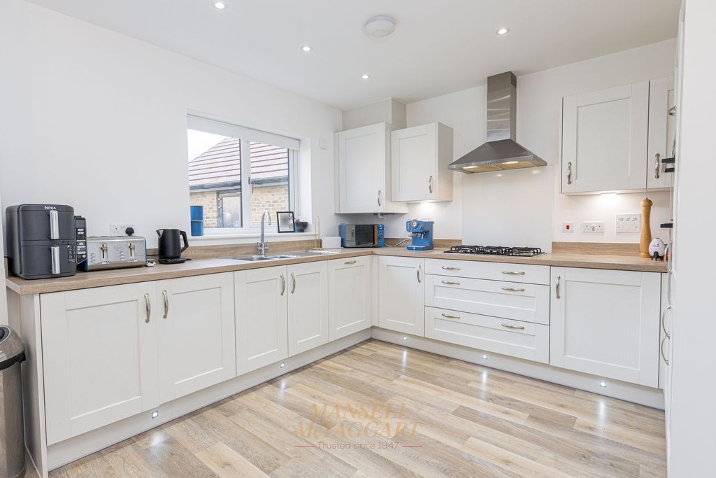 Property photo 2 of 29