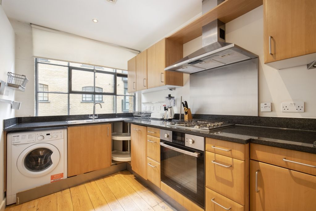 Property photo 2 of 10 Coriander Court 1...