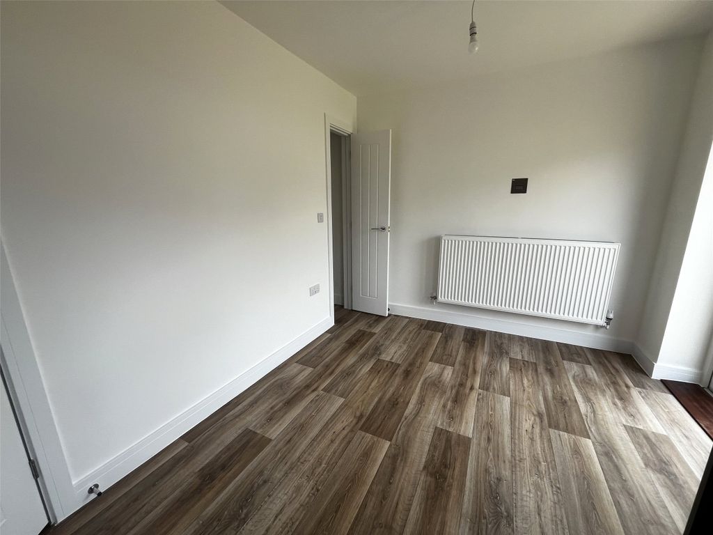 Property photo 3 of 8 Picture No. 24