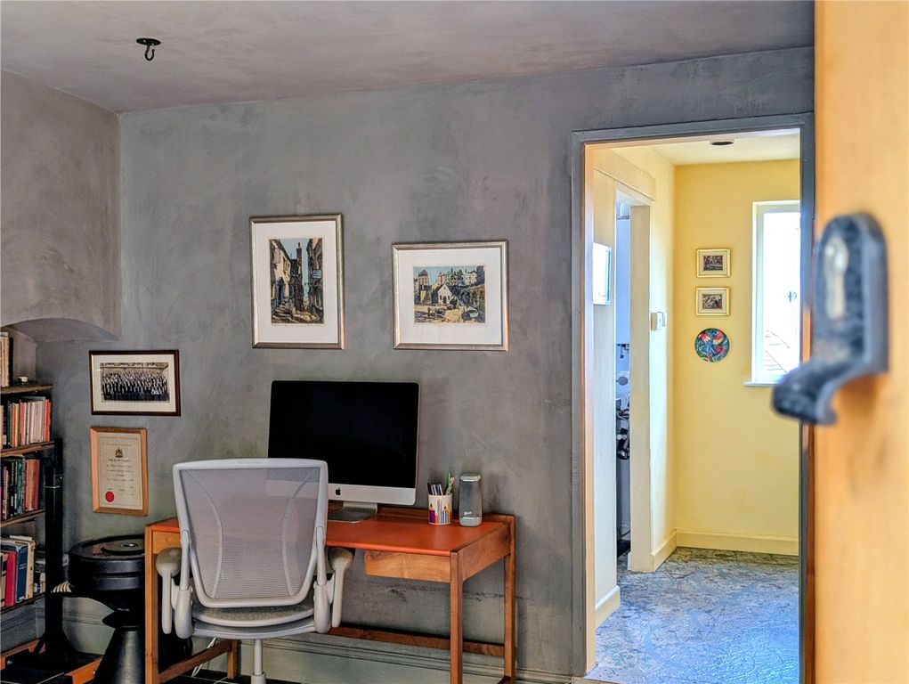 Property photo 2 of 17 Picture No. 23