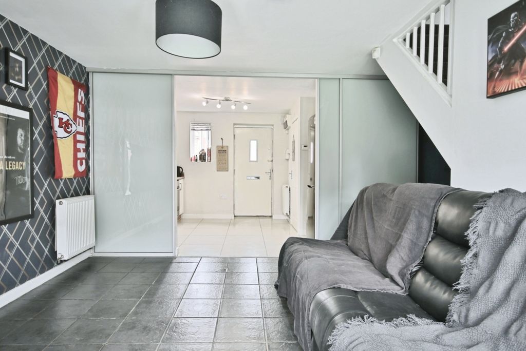 Property photo 3 of 10 4285815