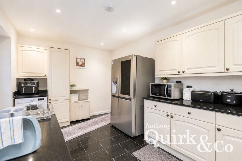 Property photo 2 of 30