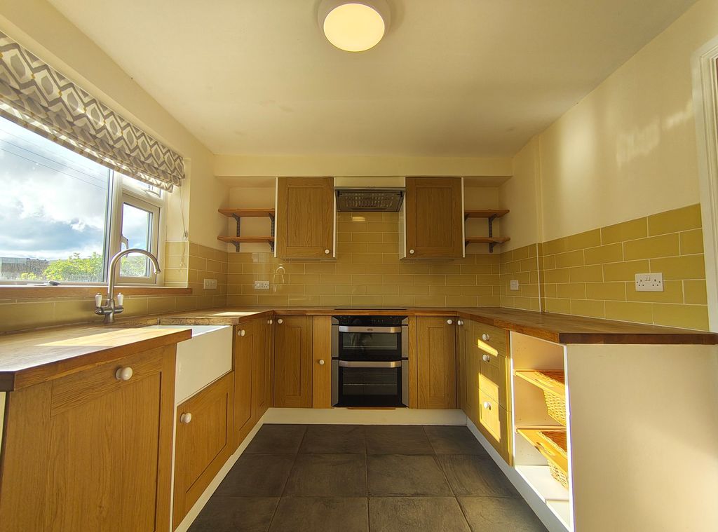 Property photo 3 of 13 Kitchen