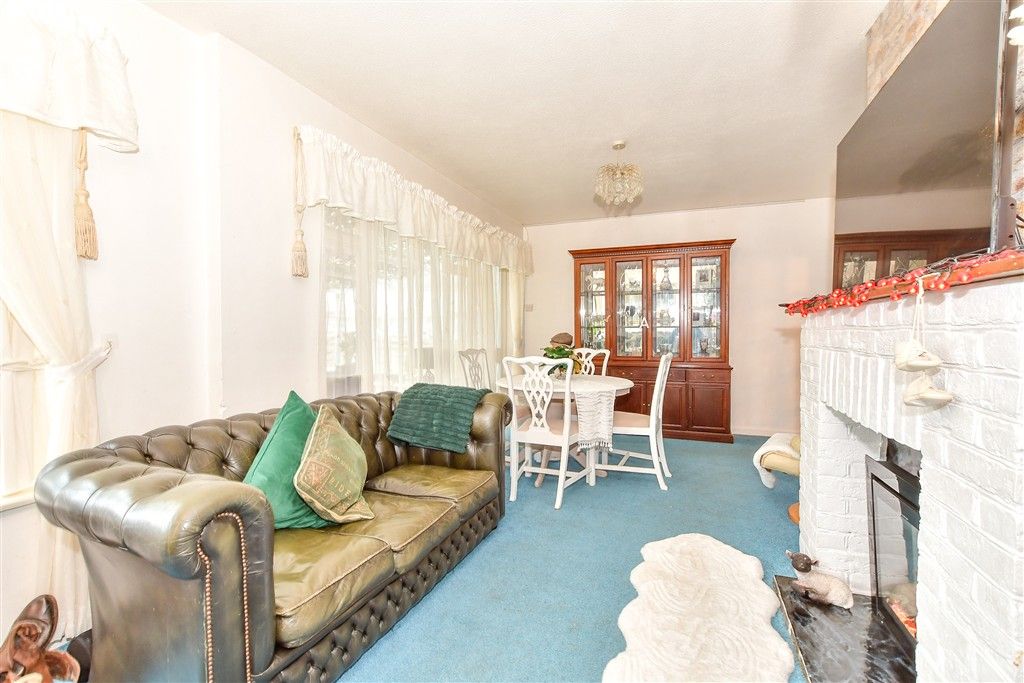 Property photo 3 of 13 Lounge