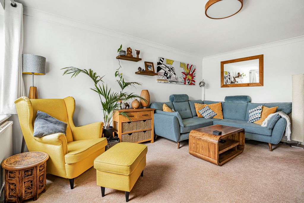 Property photo 2 of 23 Living Room