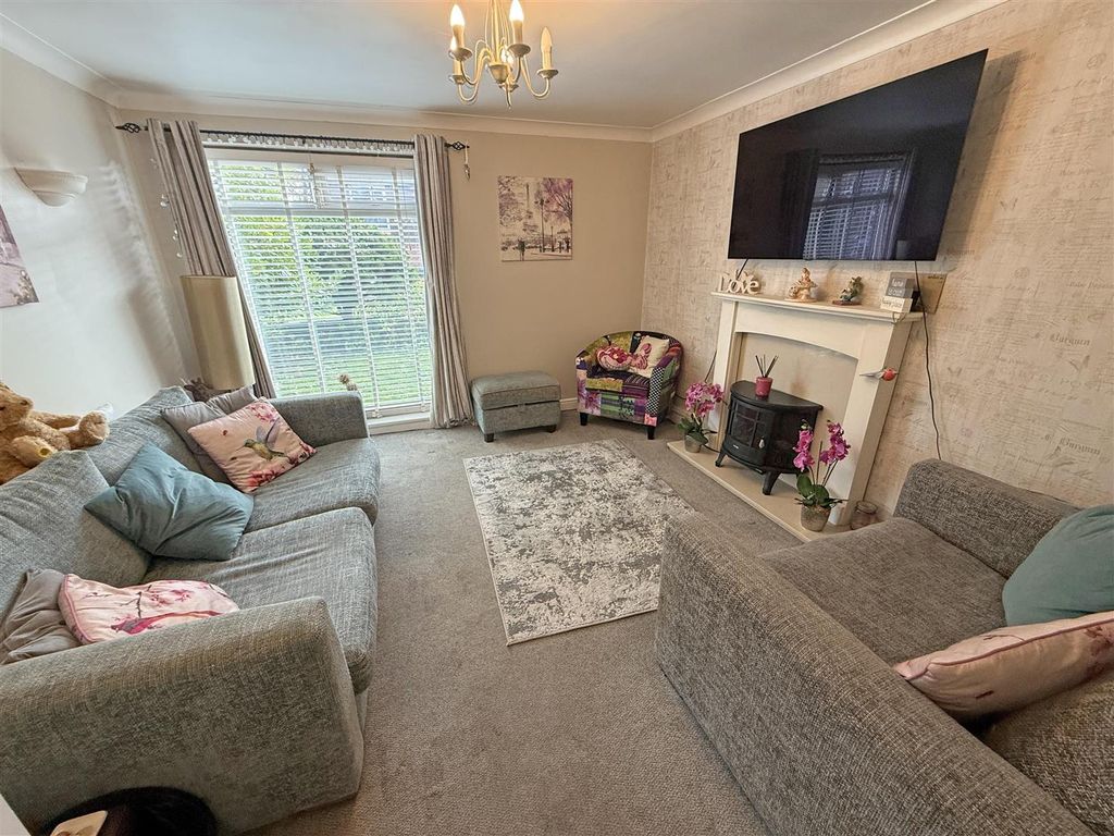 Property photo 2 of 11 Living Room.Jpg