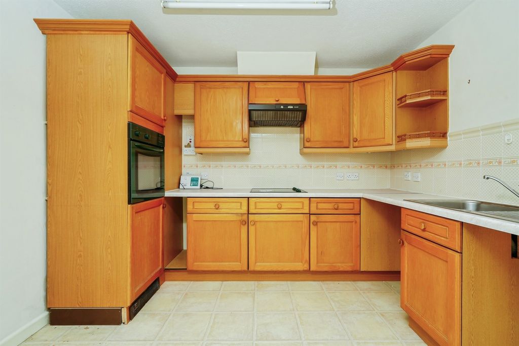 Property photo 2 of 18